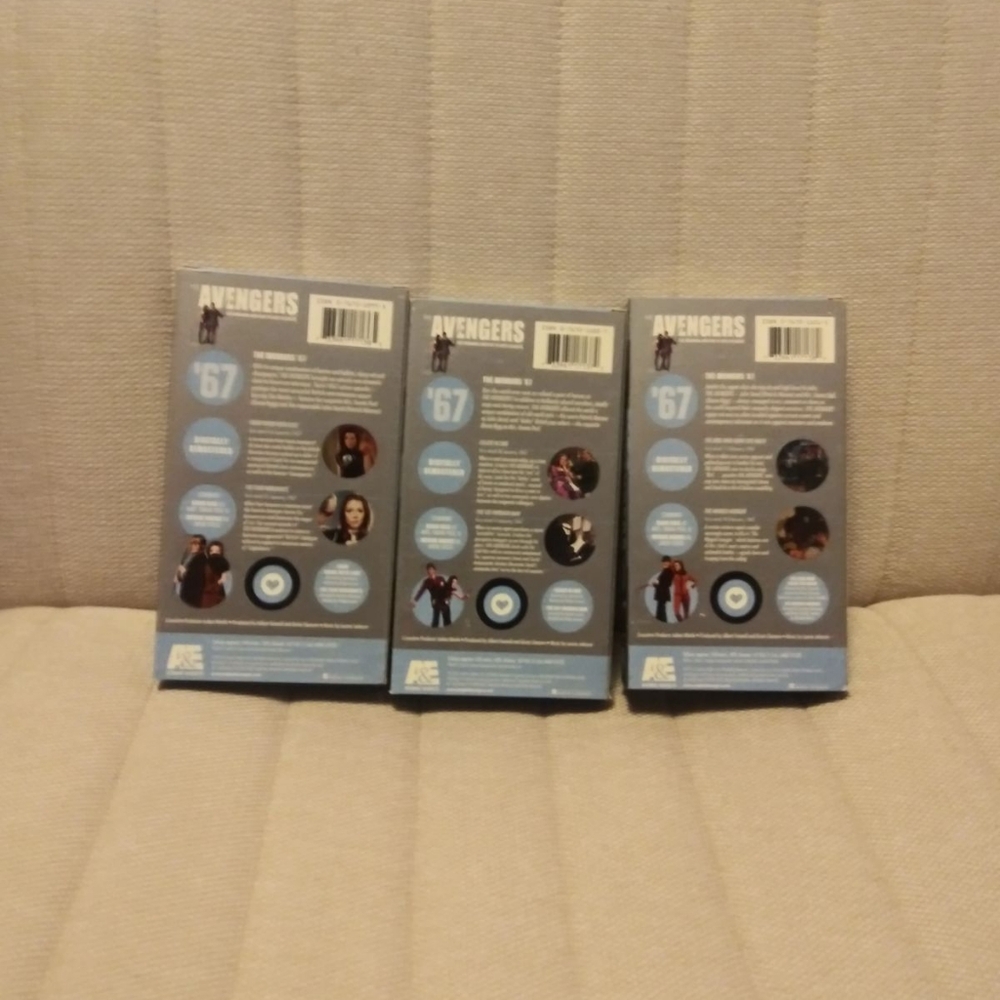 The Avenger's TV series video/book lot - Picture 3 of 15